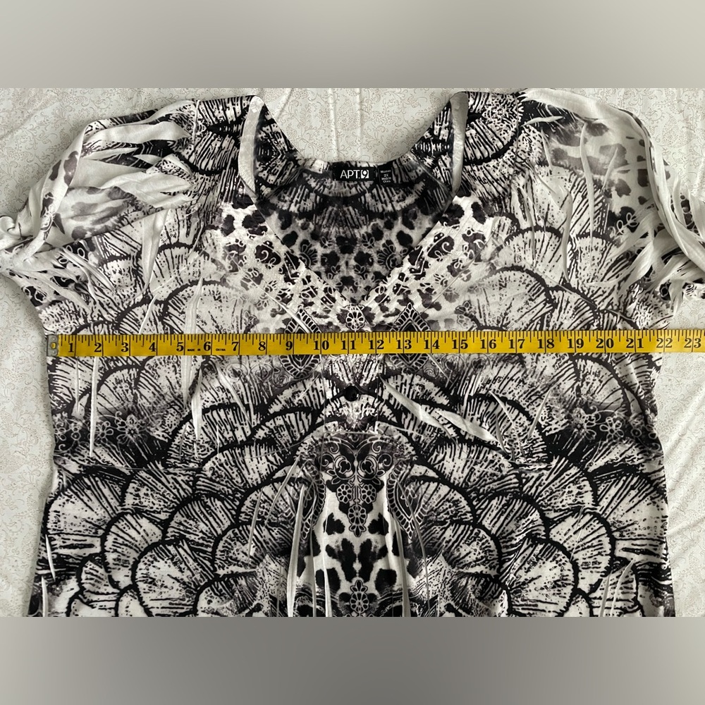 Apt 9 Womens Top 2X Peacock Print 3/4 Sleeve Artsy V Neck Black and White Casual - Picture 13 of 16
